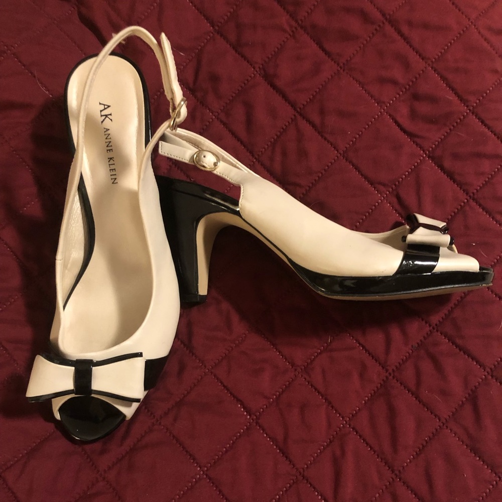 Beautiful lightly used Anne Klein heels